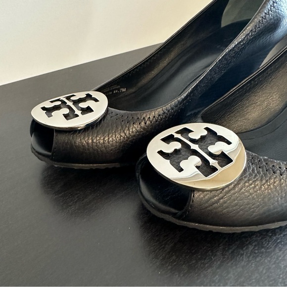 *LIKE NEW* Tory Burch Black and Silver Sally 2 Open Toed Wedge, Size US 7 W - Picture 3 of 7